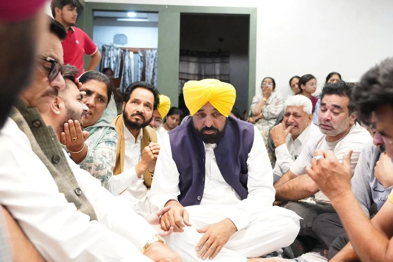 CM Bhagwant Singh Mann visits Jagraon, shares grief with families of Mathura tragedy victims; assures all help in this hour of crisis