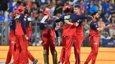 RCB Beat Mumbai Indians After Rohit Sharma Injury Alert