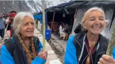 70 Year Old Sisters Trek Kedarnath and Defy Age Limits