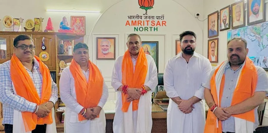 Vijay Sampla Visits Akshay Sharma’s Residence, Punjab Issues Discussed Over a Cup of Tea