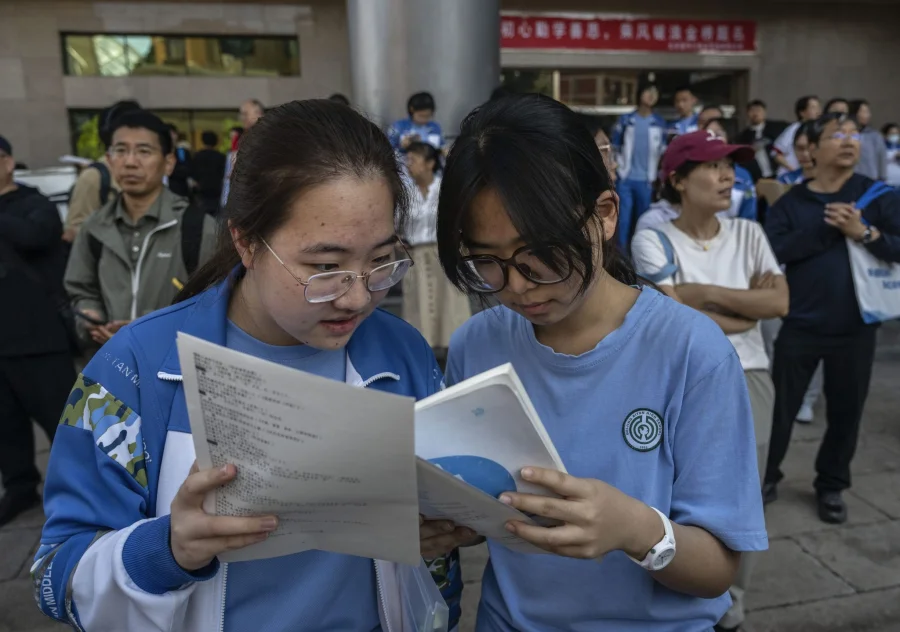 AI Homework Boost Hurts Exam Scores by 20%