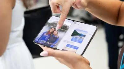 iPhone Duo Crease Looks Minimal But Wait for Verdict
