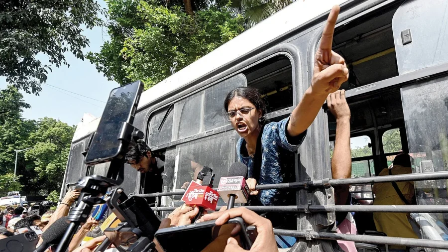 Rahul Gandhi Alleges Delhi Police Brutality Against Women Protesters